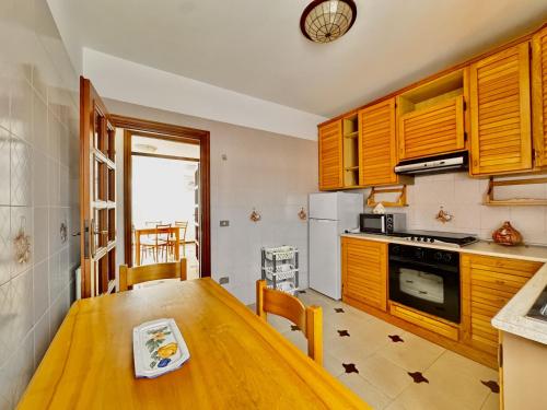 holidaycasa Leone - Con piscina stabilimento balneare e posto auto