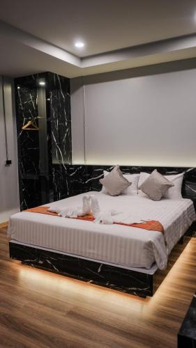 a bedroom with a large bed in a room at Lorjula INN in Hat Yai