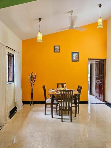 Фотография из галереи Goan Villa,2BHK, 4Balconies, Beachside,BBQ, Wi-Fi,Work, Group в Кандолиме