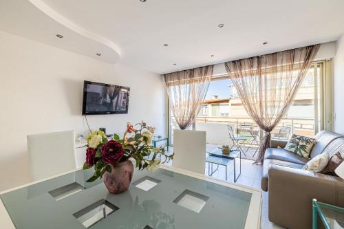 Latour Maubourg 20 by Halldis