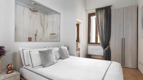 RosaM Suite - Via Veneto 15 min walk from Spanish Steps Top Floor Luxury Apartment
