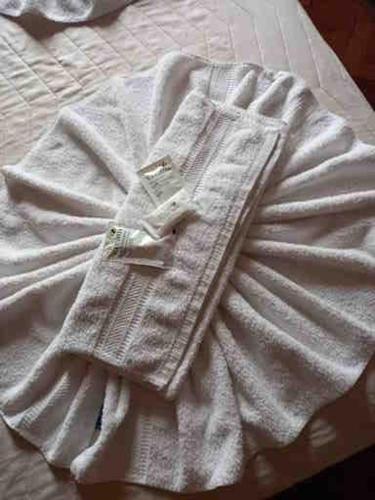 a white shirt laying on top of a bed at Residencial Guadalupe in Termas de Río Hondo