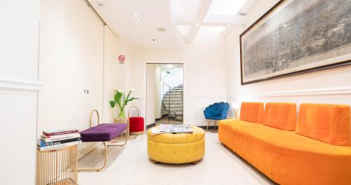 a living room with a couch and a table at Hotel Windrose in Rome