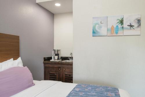 Cama o camas de una habitación en Brisa Pacific Hotel Encinitas