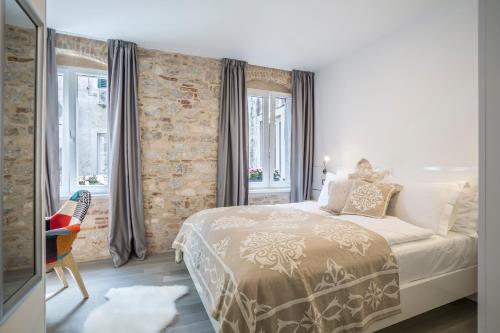a bedroom with a large bed and a large window at Centro di Centri Rooms in Split