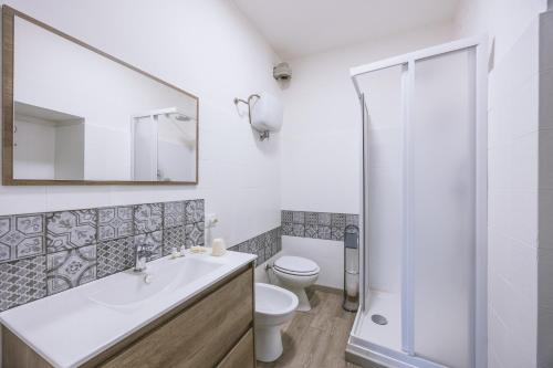 a bathroom with a sink and a toilet and a mirror at BHR - Appartamento dell'Anfiteatro in Spoleto