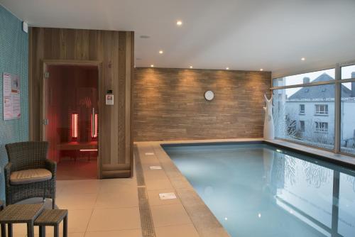a swimming pool in the middle of a house at Domitys Les Gréements d'Or in Douarnenez