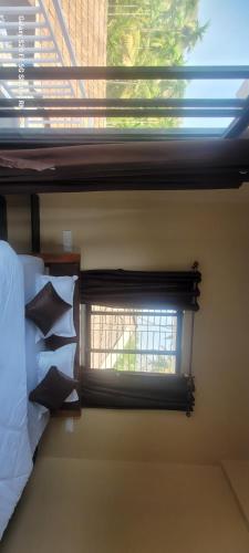 Ruang duduk di Dakshin Kashi Home stay Harihareshwar