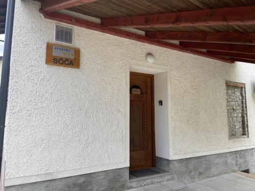 Η πρόσοψη ή η είσοδος του Apartmaji SOČA