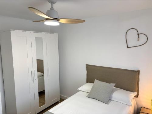 a bedroom with a bed and a ceiling fan at Casa Marga By Solymar Holiday in Canillas de Aceituno