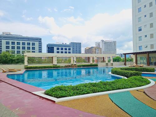 a large swimming pool in the middle of a city at 2412T2 Avida Towers Cebu IT Park 1BR Unit Queen Bed in Cebu City
