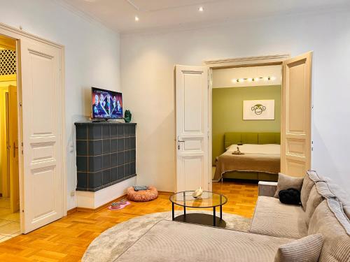 a living room with a couch and a table at SERVUS HOMES - Friends & Family in Vienna