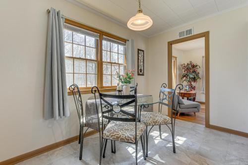 Galeriebild der Unterkunft Walk to Iowa State University Pet-Friendly Apt! in Ames