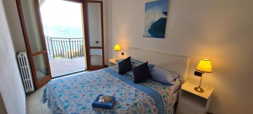 Postel nebo postele na pokoji v ubytování Villa gli Ulivi - Calafate Lake & Mountain View