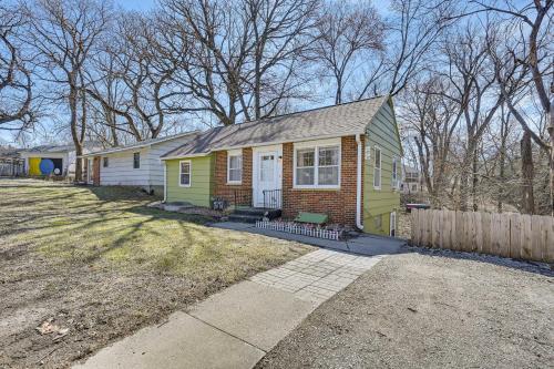 Galeriebild der Unterkunft Walk to Iowa State University Pet-Friendly Apt! in Ames