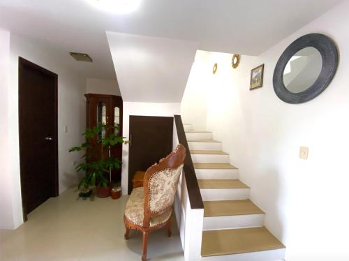 a staircase in a house with a chair and a mirror at Casa Tomás hermosa e ideal para 7 personas in Baños