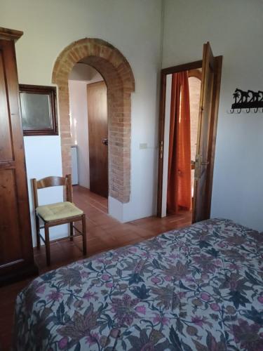 Ένα ή περισσότερα κρεβάτια σε δωμάτιο στο Casa di campagna in Podere con piscina