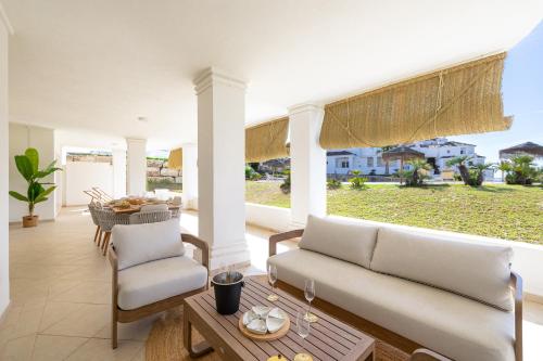 Luxury Apt Private Patio Aloha Marbella by AORA STAY