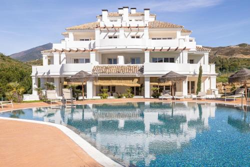 Luxury Apt Private Patio Aloha Marbella by AORA STAY
