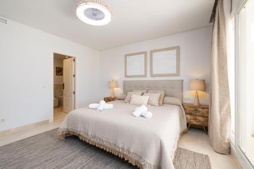 Luxury Apt Private Patio Aloha Marbella by AORA STAY