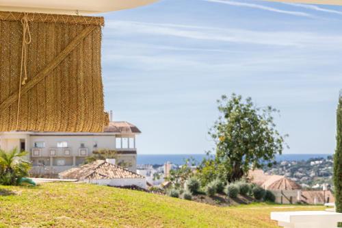 Luxury Apt Private Patio Aloha Marbella by AORA STAY