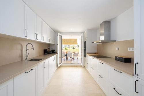 Luxury Apt Private Patio Aloha Marbella by AORA STAY