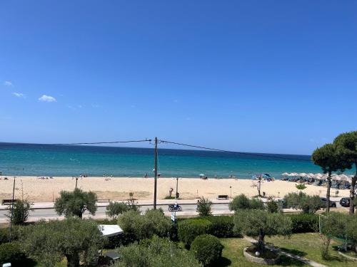 Golden Beach Seafront Apartment