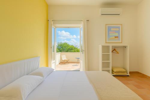 Postel nebo postele na pokoji v ubytování Le Grand Bleu - Gioia Apartments