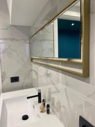 a bathroom with a white sink and a mirror at Vale House Apartment near Rho Fair in Baranzate