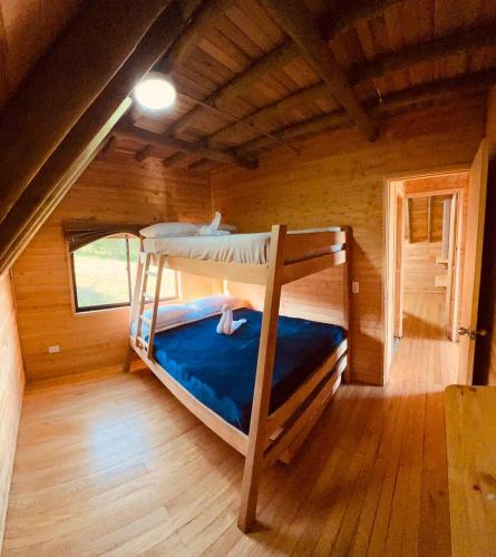 a bedroom with a bunk bed in a cabin at Cabaña en Rionegro in Rionegro