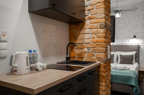 Kuchyňa alebo kuchynka v ubytovaní Apartamenty Wodna 13