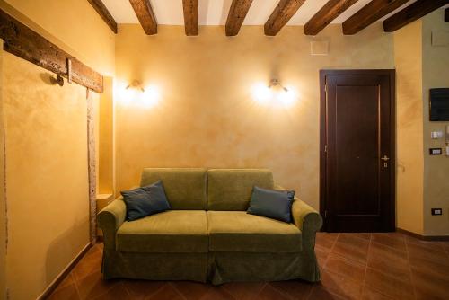 Secret Garden - comfortable and central photo 10