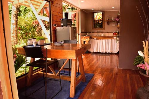 Η κουζίνα ή μικρή κουζίνα στο Natural - cabin, 30 min Fortuna, wifi 200mb