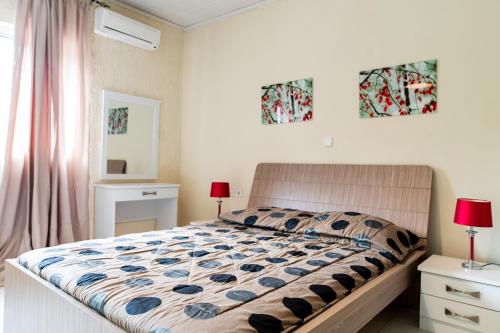 Postel nebo postele na pokoji v ubytování Nikitas Apartment