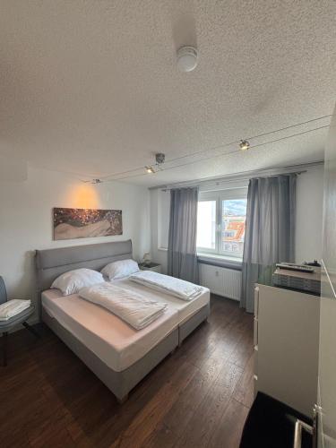 Postel nebo postele na pokoji v ubytování Loft living Appartement am Hohenzollernring