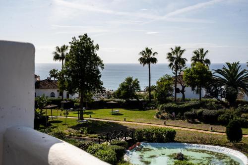 Sea view apartment with great terrace and 4 pools - Duquesa Suites 430