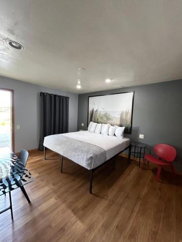 a bedroom with a bed with a painting on the wall at Valued Stay Mayflower in Madison