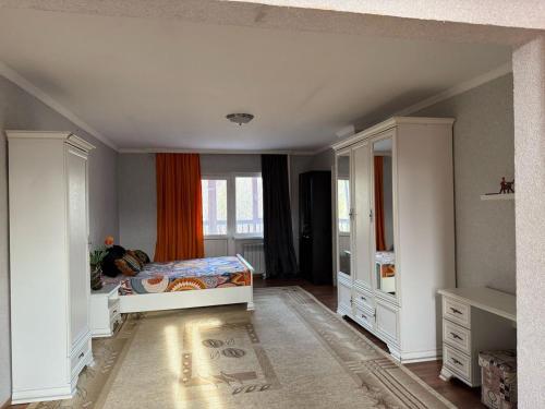 Ένα ή περισσότερα κρεβάτια σε δωμάτιο στο Коттедж 3-ех уровневый