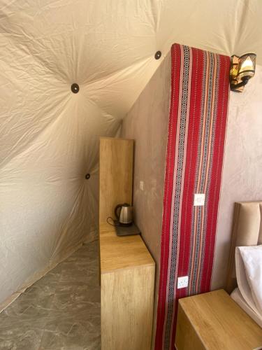 a small room in a tent with a tea kettle on it at Wadi Rum Santa Camp in Wadi Rum