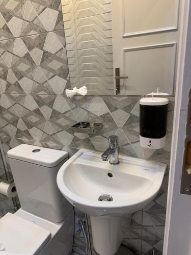 Un baño de Heritage Hostel Cairo