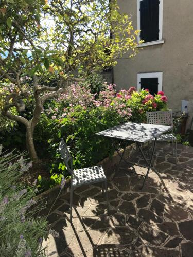 Κήπος έξω από το Casa Castanea - Garda Hideaway