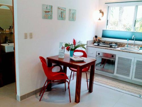 Galería fotográfica de Down By The Sea, the beachfront Apartment en Puerto Coyote