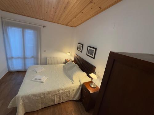 a bedroom with a bed and a flat screen tv at APARTAMENTOS RioMonte 4 in Margudgued