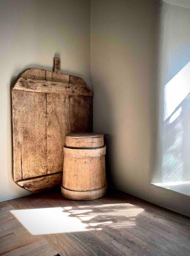 a large wooden barrel sitting next to a wall at Highend Cotswold Barn near Soho Farmhouse & Daylesford in Duns Tew