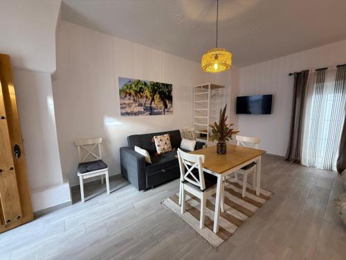 Μια τηλεόραση ή/και κέντρο ψυχαγωγίας στο Apartamentos Turísticos A.Parra