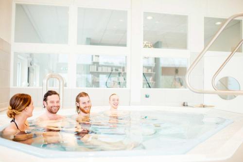 a group of people in a bath tub at Mötesplats Borstahusen in Landskrona