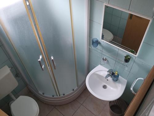 a bathroom with a shower and a sink and a toilet at Pansion San Pietro in Međugorje