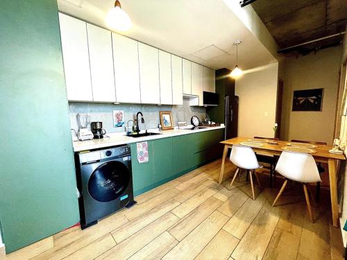 a kitchen with a washing machine and a table and chairs at Apartment with best location in Monterrey