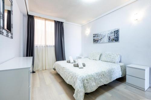 Ένα ή περισσότερα κρεβάτια σε δωμάτιο στο Paradise Court Suites