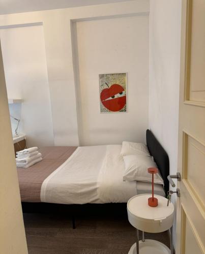 Postel nebo postele na pokoji v ubytování Just women solo donne non accetiamo gli uomi
